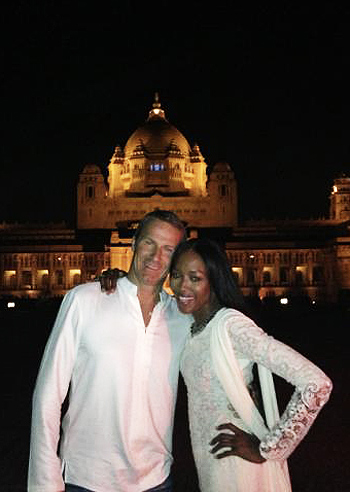 Naomi Campbell festeggia in India i 50 anni del compagno