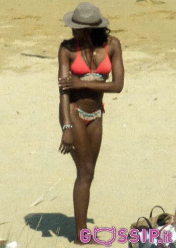 Naomi Campbell in vacanza a Mykonos