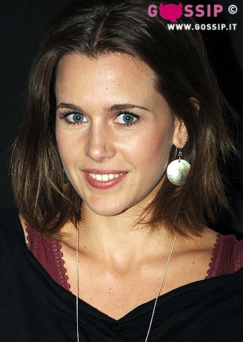 Classify Italian actress Anna Favella