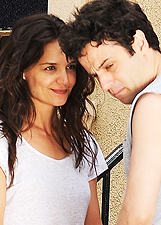Katie Holmes innamorata sul set di �Mania Days�: foto