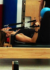 Barbara D'Urso si tiene in forma con il pilates: foto