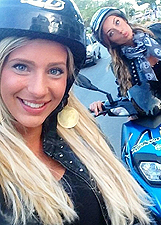 Giulia Calcaterra in vacanza con Alessia Tedeschi alle Baleari: le foto