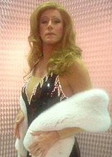 Emanuele Filiberto diventa Dalida per la tv: le foto