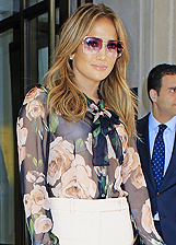 Jennifer Lopez elegante ma sexy a new York: foto