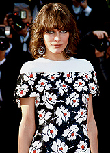 Milla Jovovich in Chanel sul red carpet al Festival di Cannes 2013: foto