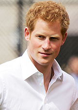 Il principe Harry a New York gioca a baseball: le foto