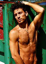 Valerio Pino nudo e sexy su Twitter: foto