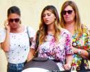 Belen va a spasso con mamma Veronica e Cecilia