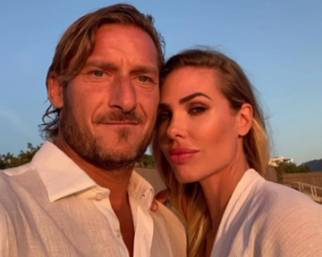 Totti E La Dedica Romantica Per I Anni Di Ilary Gossip It