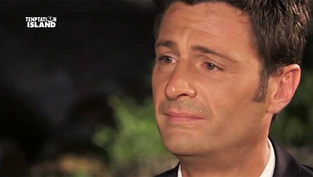 Temptation Island chiude con il botto e Filippo Bisciglia si commuove