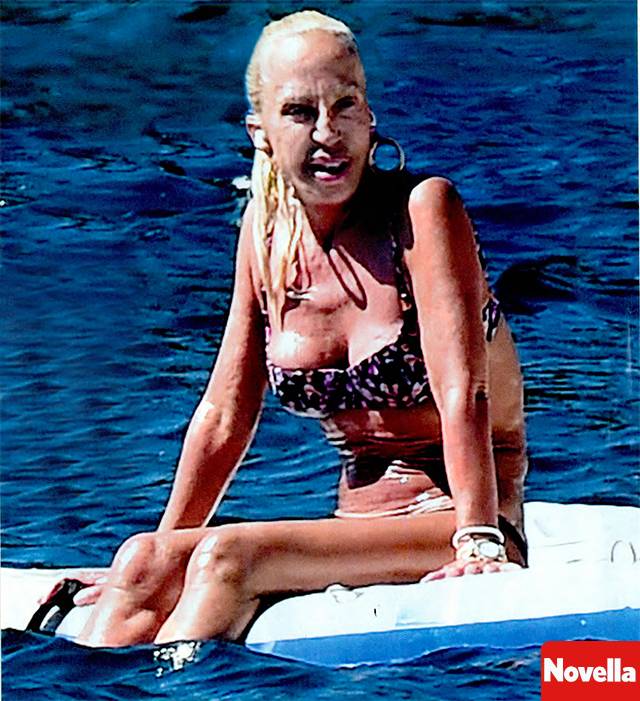 Donatella Versace a 61 anni in bikini - Gossip.it.