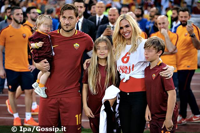 Faial Delegeret fra nu af Francesco Totti, l'addio alla Roma con Ilary Blasi e i figli accanto -  Gossip.it