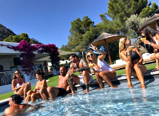 Belen Rodriguez al party dell ex Marco Borriello a Ibiza Gossip