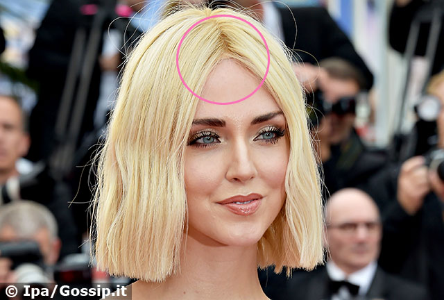 Il dettaglio dei capelli di Chiara Ferragni: ha una parrucca?