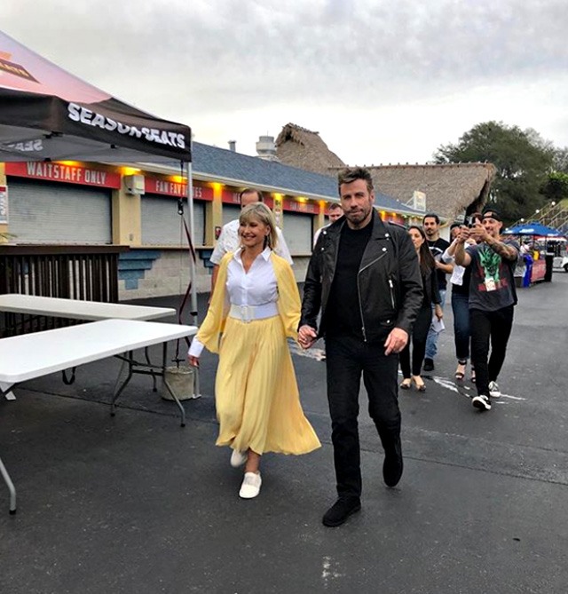 John Travolta e Olivia Newton John insieme per la reunion del cast di 'Greese'