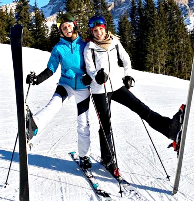 Michelle Hunziker, 42 anni, e Serena Autieri, 43, insieme sulle piste da sci dell'Alta Badia