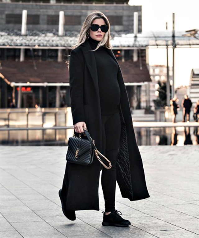 Costanza Caracciolo, look premaman total black