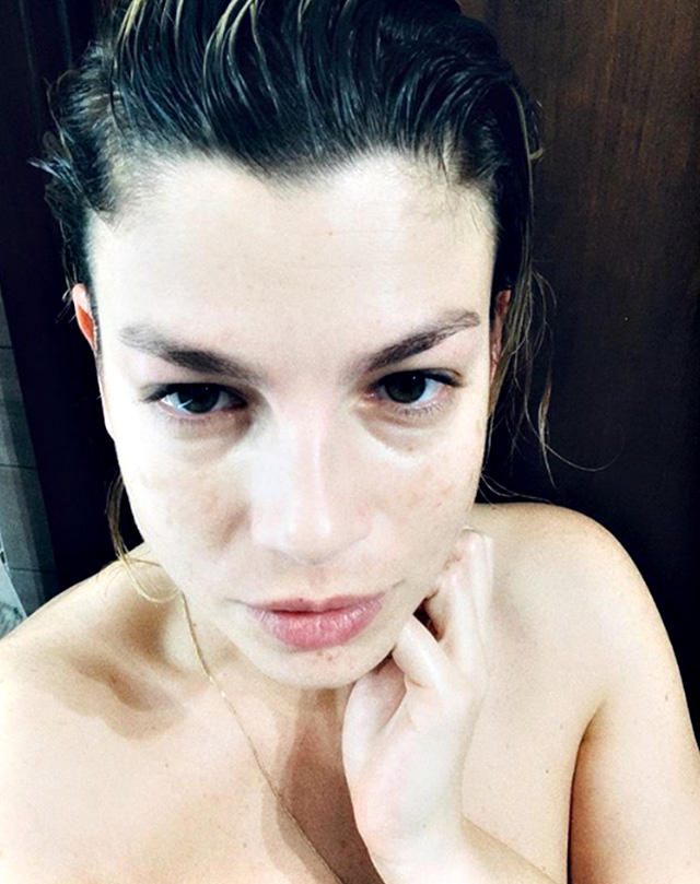 Emma Marrone odia i ritocchi estetici: 'Voglio essere decadente'
