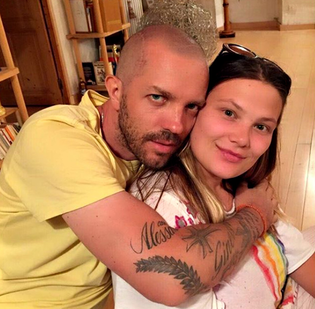 Carolina Fachinetti, 36 anni, seconda figlia di Ornella Muti, ha annunciato via social che il compagno Andrea Longhi è morto a causa di un cancro