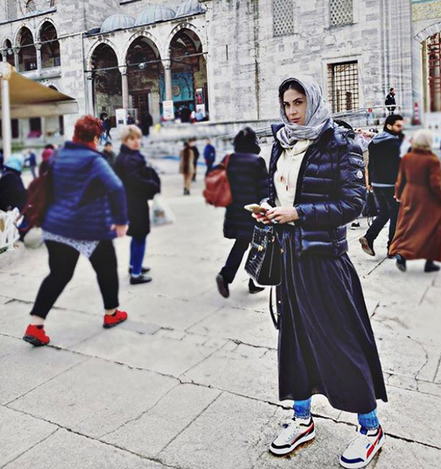 Melissa Satta a Istanbul ha il velo sulla testa: in Turchia da Boateng