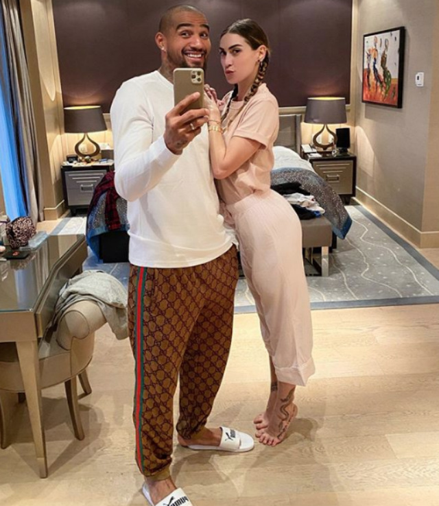 Melissa Satta, 34 anni, e Kevin Prince Boateng, 33, in pigiama in hotel a Istanbul: lui ha i pantaloni di Gucci