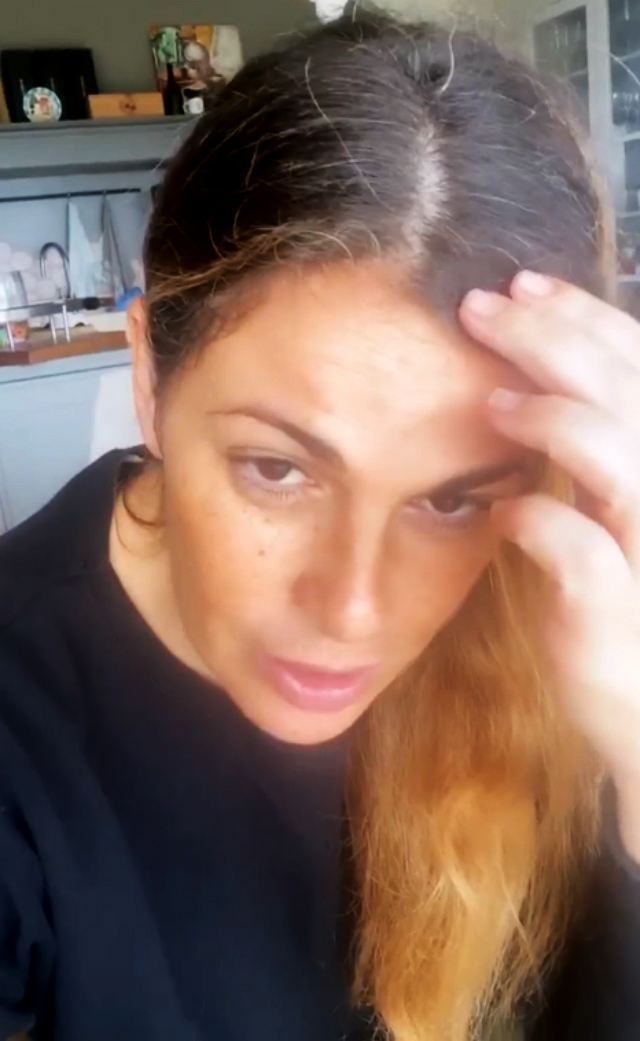 Vanessa Incontrada, 41 anni, mostra gli effetti della quarantena sul suo viso: la ricrescita ha fatto diventare i capelli bianchi