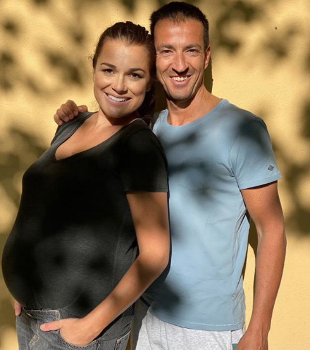 Alena Seredova e Alessandro Nasi, dolcissima dolce attesa in coppia: pancione di 35 settimane