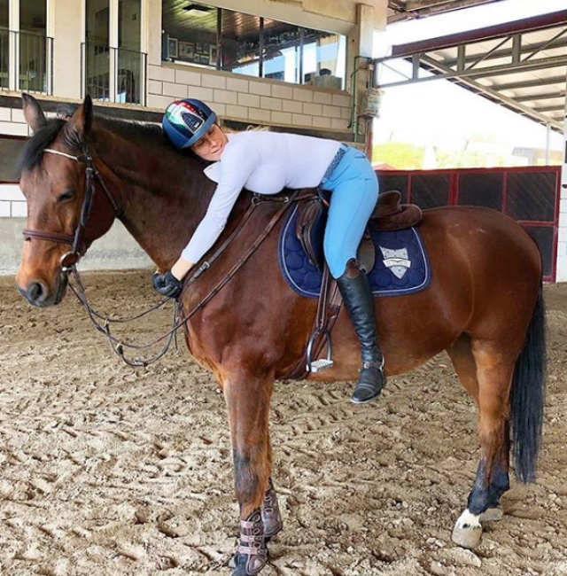 Paola Caruso dopo tre mesi ha potuto riabbraccire il suo amatissimo cavallo