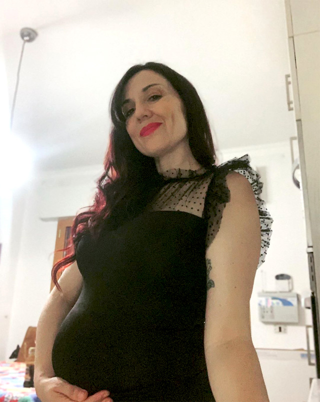 Pamela Petrarolo, 43 anni, mostra il pancione sul social: è incinta del terzo figlio