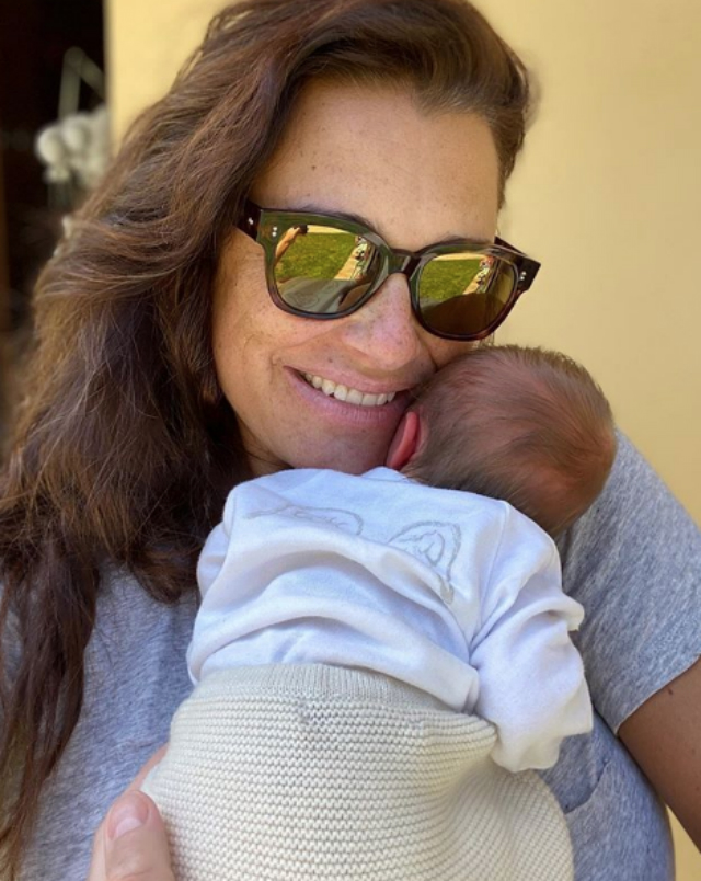 Alena Seredova, i primi giorni da mamma sono stupendi: nuove foto con la bambina