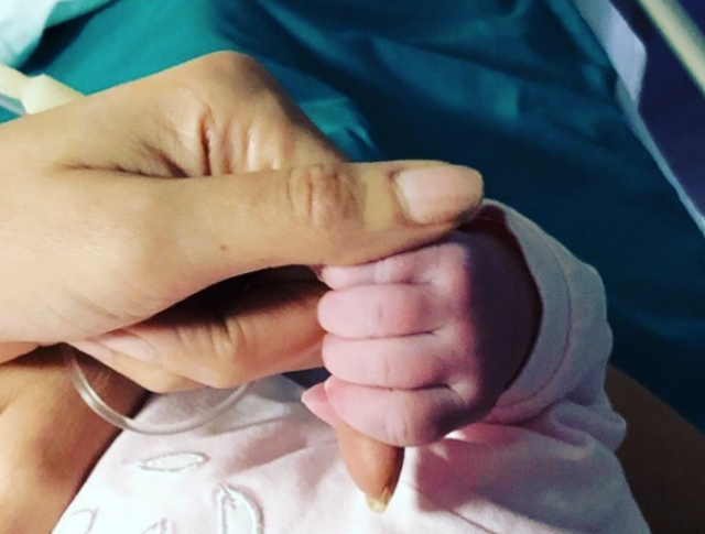 Eleonora Daniele, la prima foto della figlia dopo il parto: 'Più di 4 chili!'