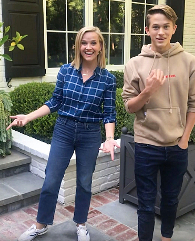 Deacon Phillippe, 16 anni, insieme a mamma Reese Witherspoon, una delle attrici più pagate di Hollywood