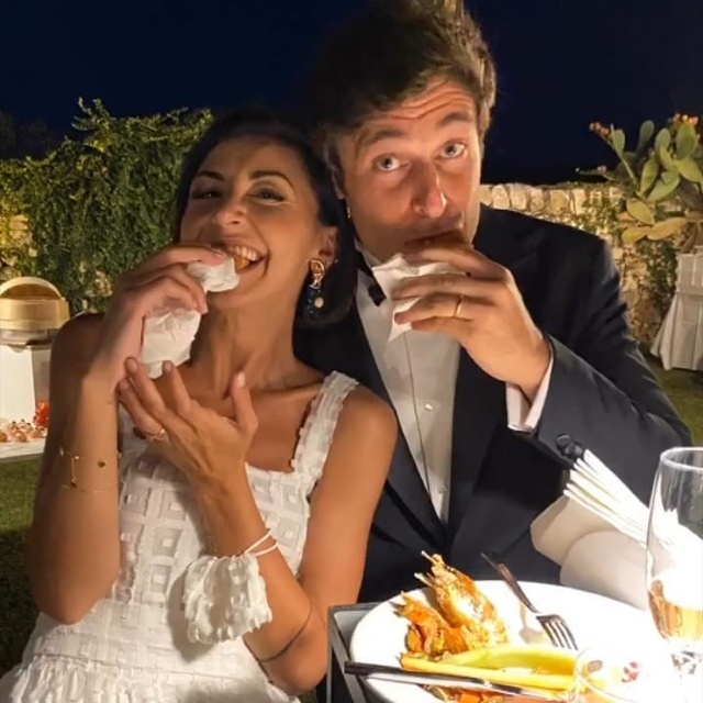 Lino Guanciale e Antonella Liuzzi, festa di nozze con tuffo in piscina: foto