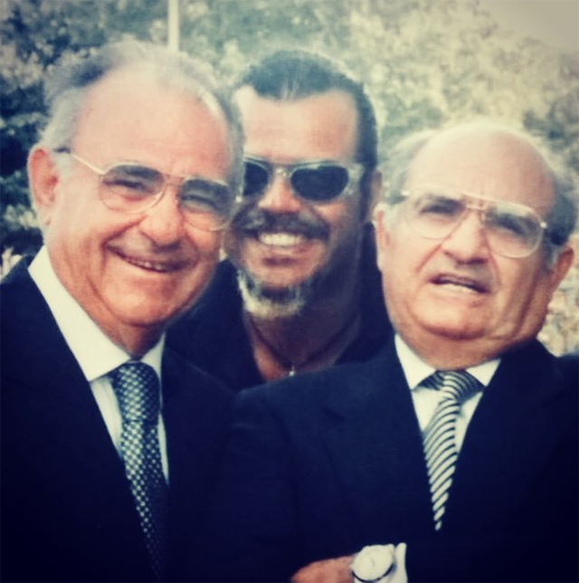 Francesco Renga, 52 anni, in una foto di qualche anno fa insieme al papà Salvatorico Renga (a destra, scomparso a 91 anni) e a suo zio