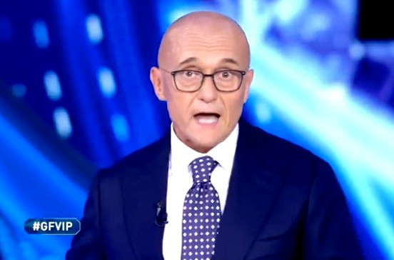 Colpo di scena prima della diretta del GF Vip, sospetto Covid tra i nuovi ingressi