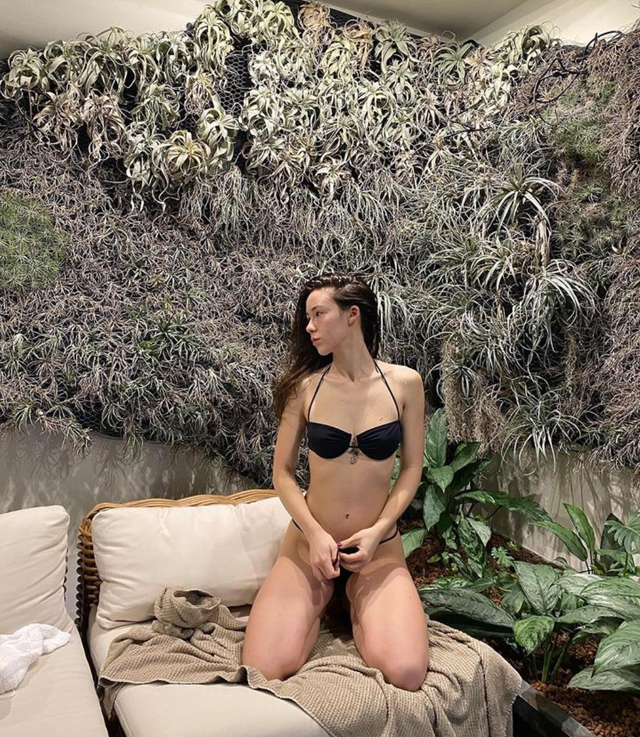 Aurora Ramazzotti scolpita in bikini, il primo del 2021: foto