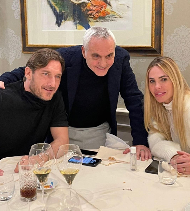 Ilary Blasi e Totti, pranzo romantico con sorpresa: guarda