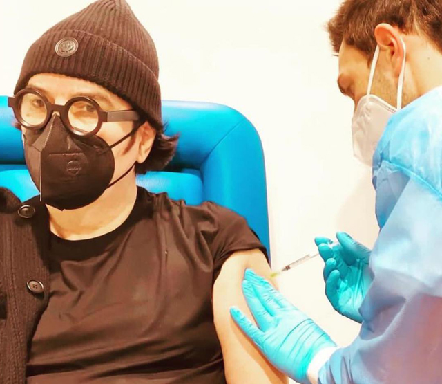 Renato Zero si è vaccinato contro il Covid: il messaggio social
