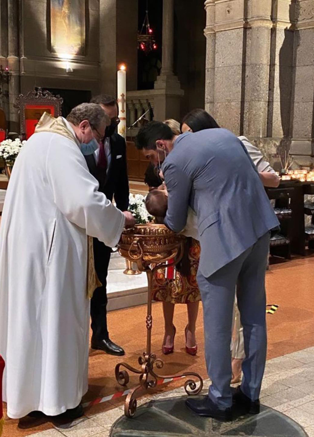 Giorgia Palmas e Filippo Magnini battezzano la figlia Mia: foto