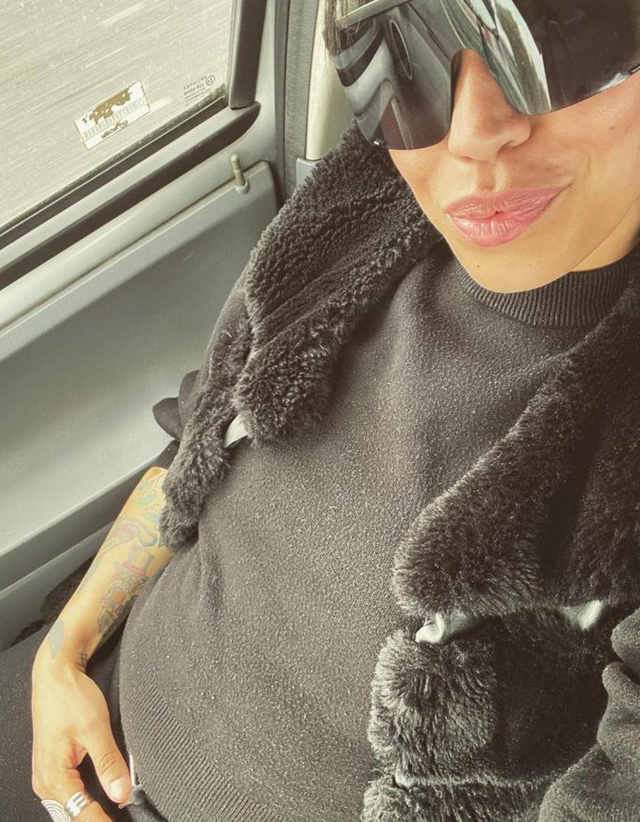 L'ex concorrente del 'Grande Fratello' Mara Adriani, 34 anni, è incinta del suo primo figlio e mostra orgogliosa il pancione sul social