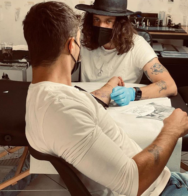 Antonino Spinalbese, il fidanzato di Belen, si fa un nuovo tatuaggio: ecco cosa significa