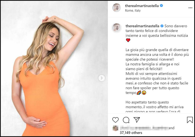 Il post Instagram con cui Martina Stella, 36 anni, ha annunciato di essere incinta del suo secondo figlio, il primo con il marito Andrea Manfredonia