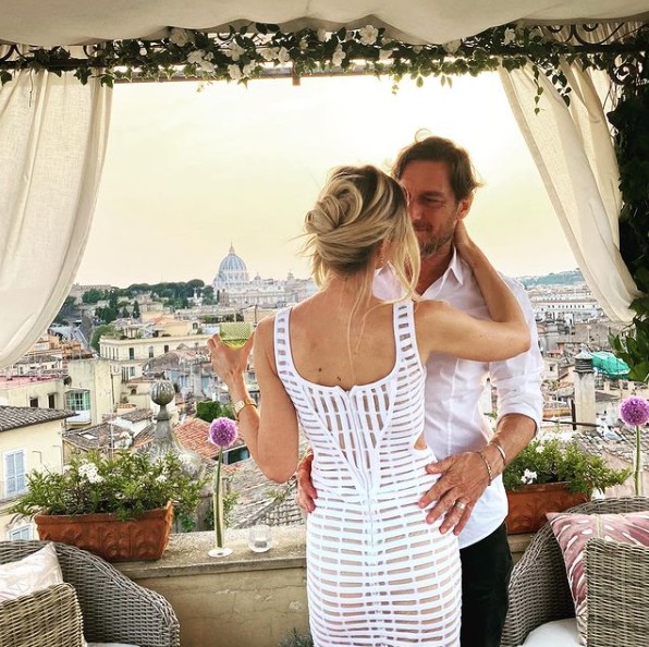 Ilary Blasi e Francesco Totti festeggiano 16 anni di matrimonio