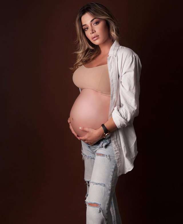 Sara Scaperrotta, 23 anni, con il pancione: la giovane sta per dare alla luce il suo primo figlio, frutto della relazione, conclusasi, con il calciatore Nicolò Zaniolo