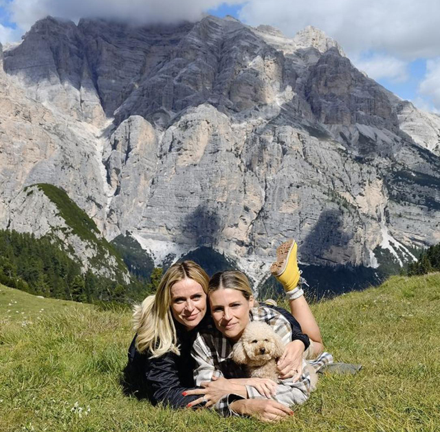 Michelle Hunziker, 44 anni, e Serena Autieri, 45, in vacanza insieme sulle Dolomiti