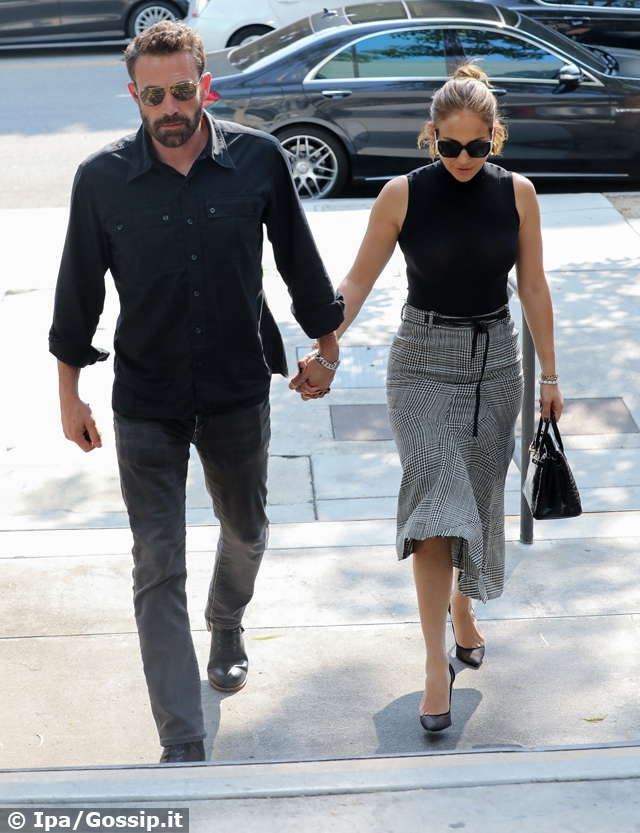 Jennifer Lopez, 52 anni, e Ben Affleck, 49, mano nella mano a Los Angeles