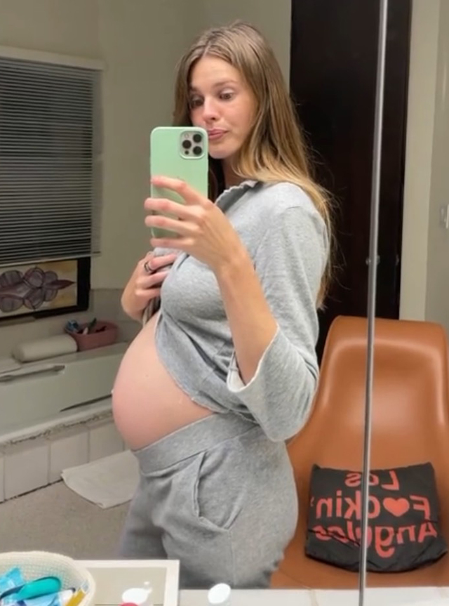Vanessa Hessler incinta per la seconda volta: foto col pancione