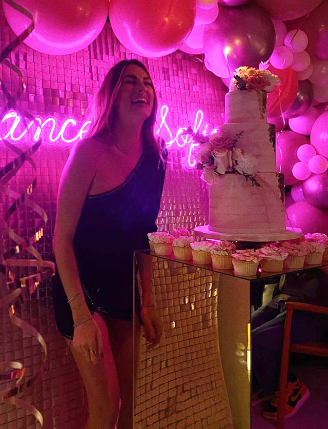 Valentino Rossi, festa di compleanno per i 28 anni di Francesca Sofia Novello incinta: foto