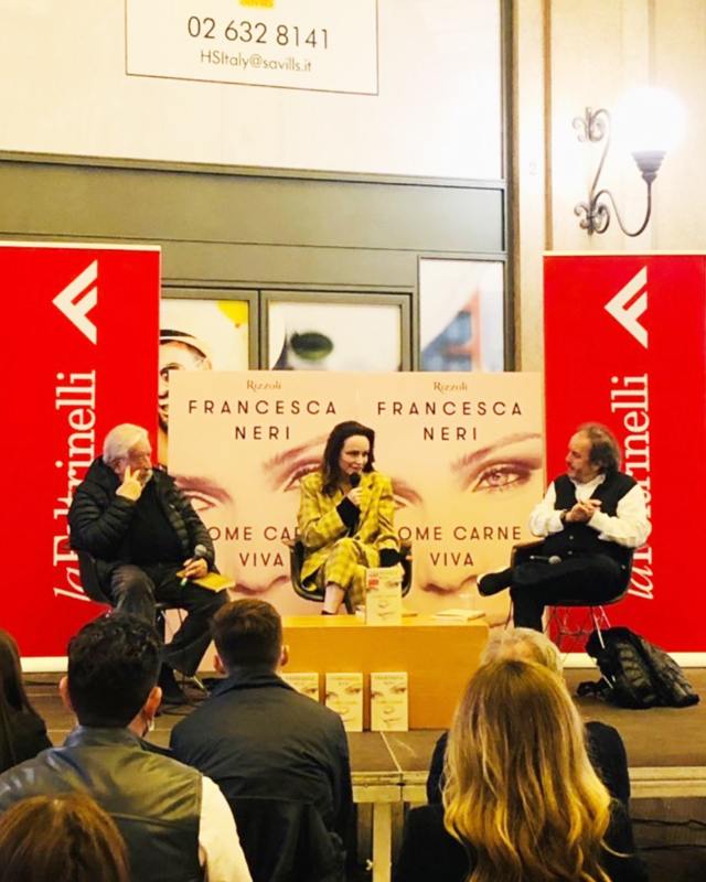 Francesca Neri sbarca sui social e presenta il suo libro a Roma: 'Una rinascita'