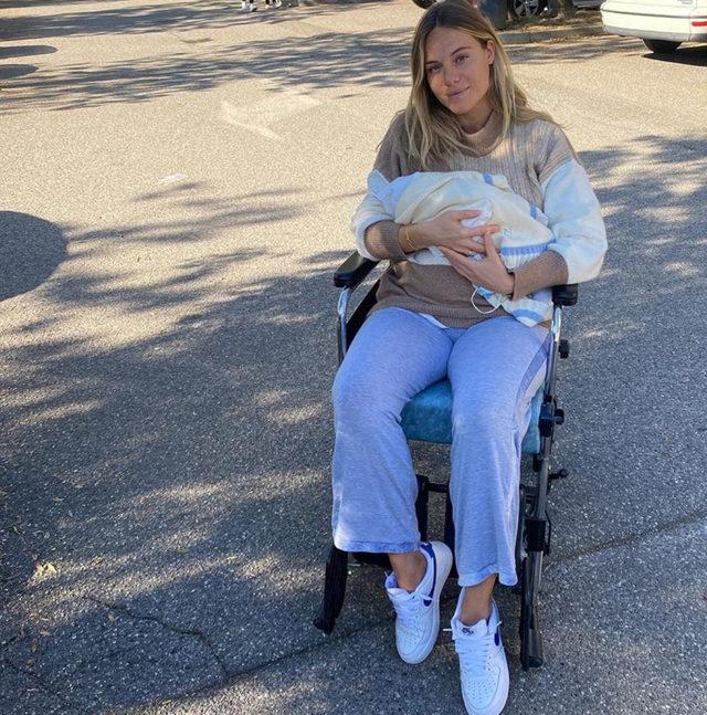 La compagna di Filippo Inzaghi torna a casa dopo la nascita del figlio: foto